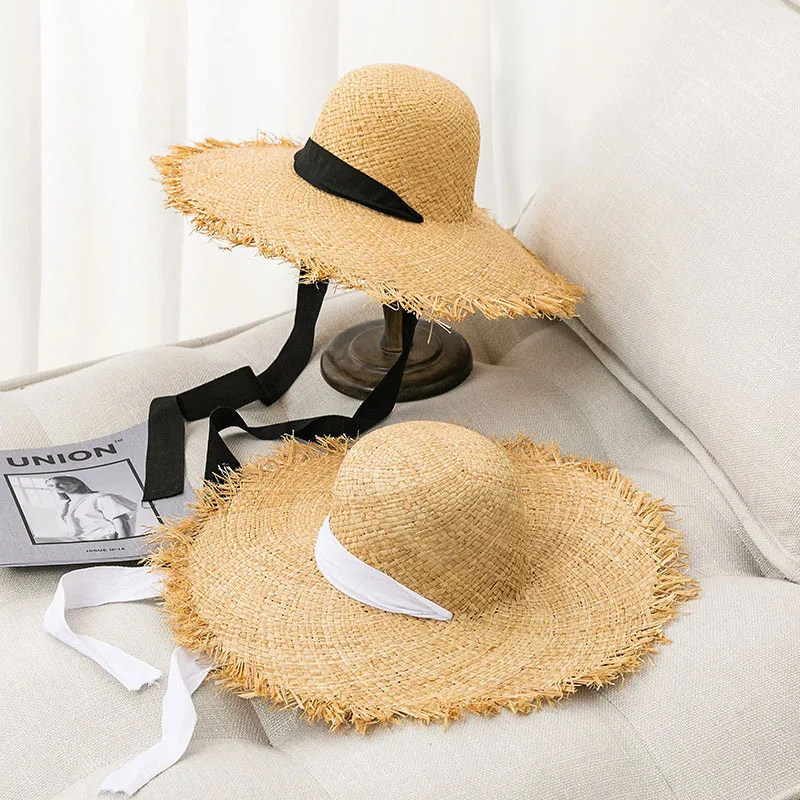 Які особливості Floppy Straw Hat?